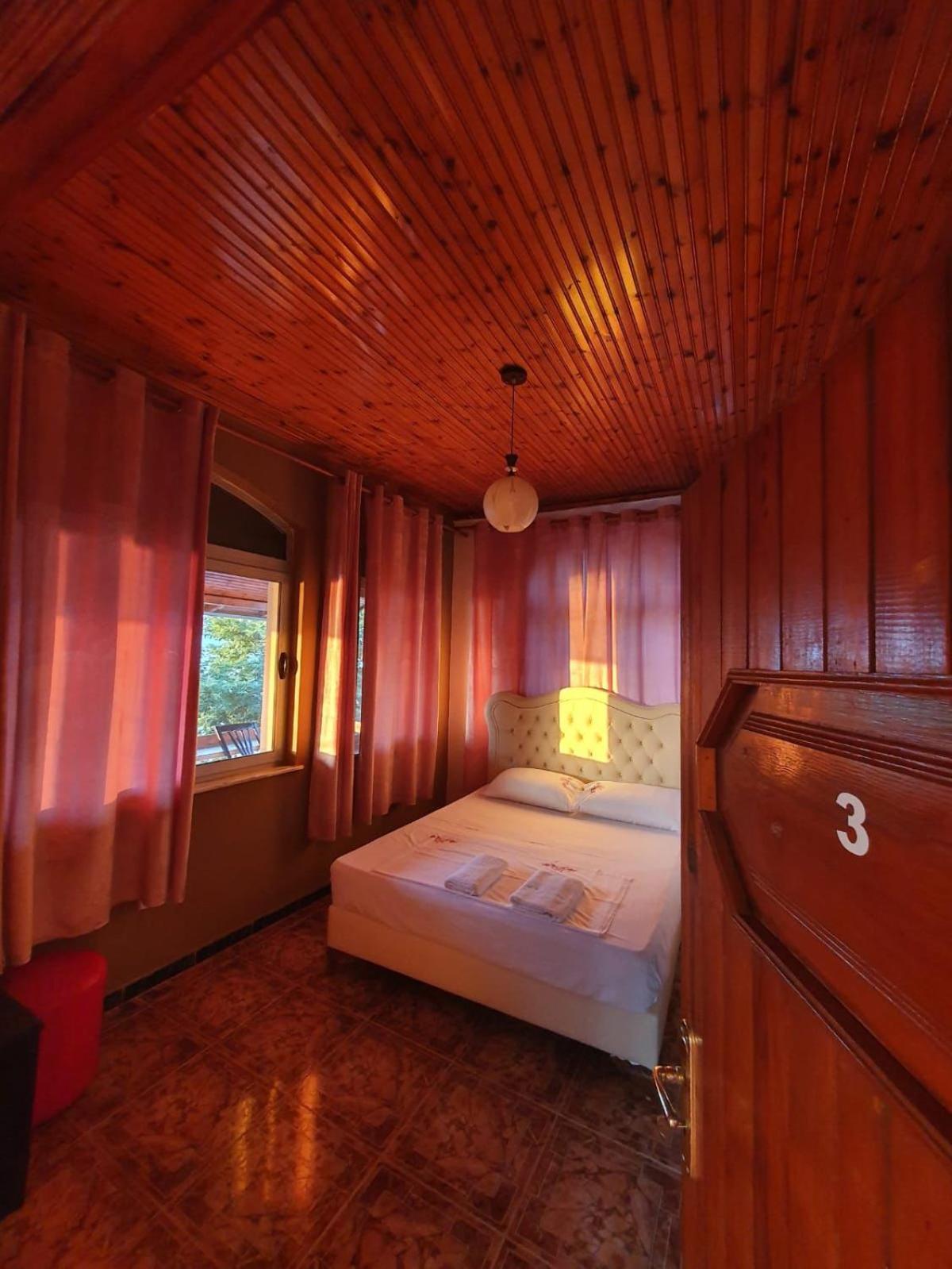 Hotel Piccolino Shkoder Bagian luar foto