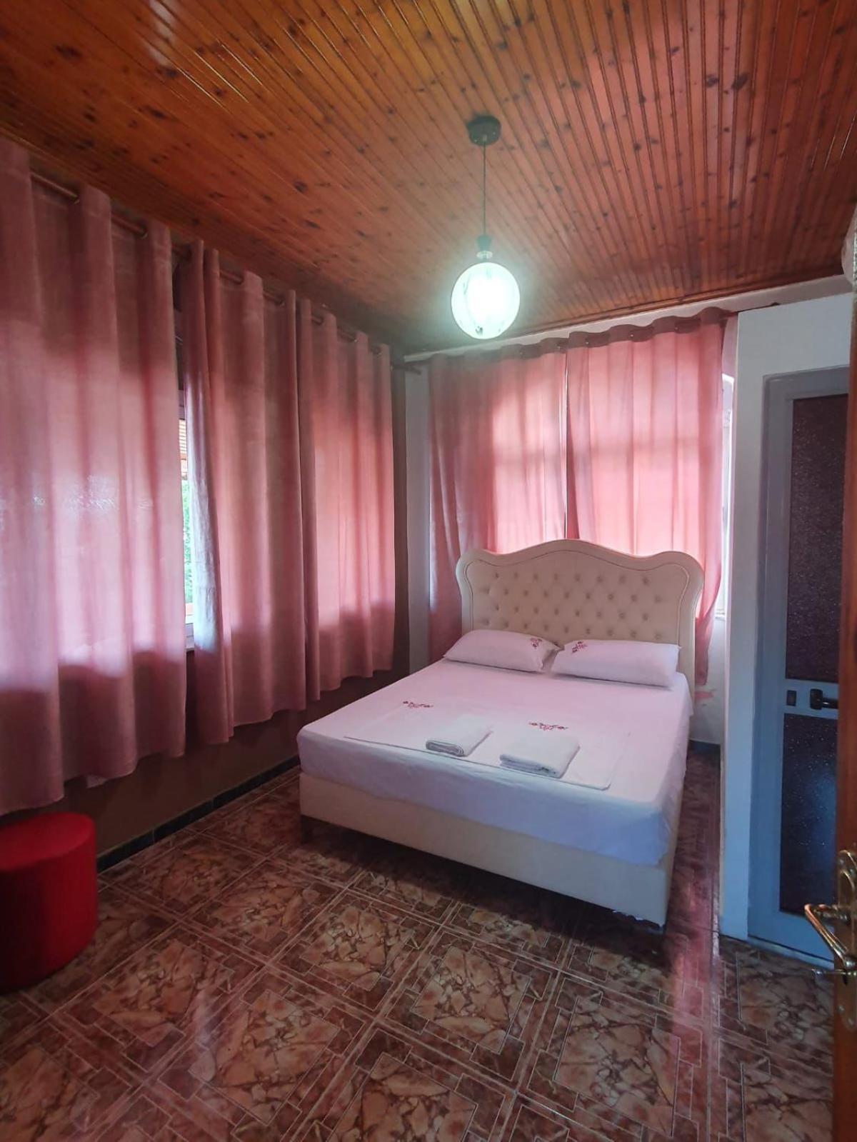 Hotel Piccolino Shkoder Bagian luar foto